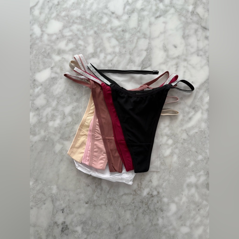 Set of 7 Multicolor Thongs XS (unworn!)